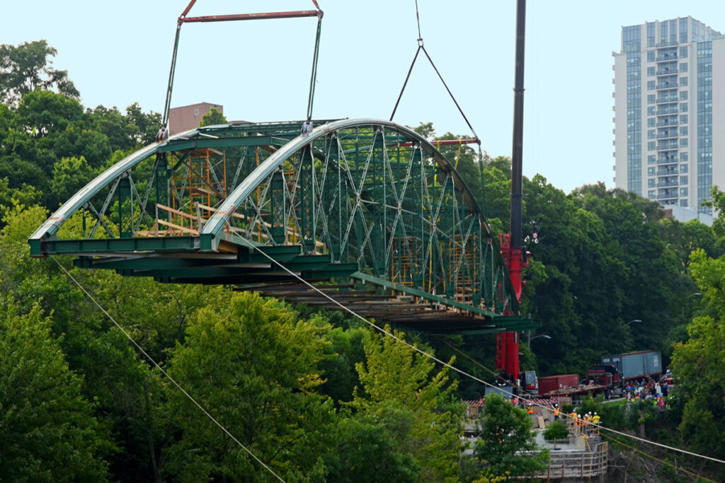 Moving Blackfriars Bridge into place