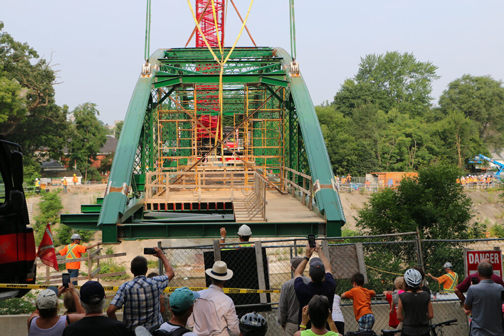 Moving Blackfriars Bridge into place