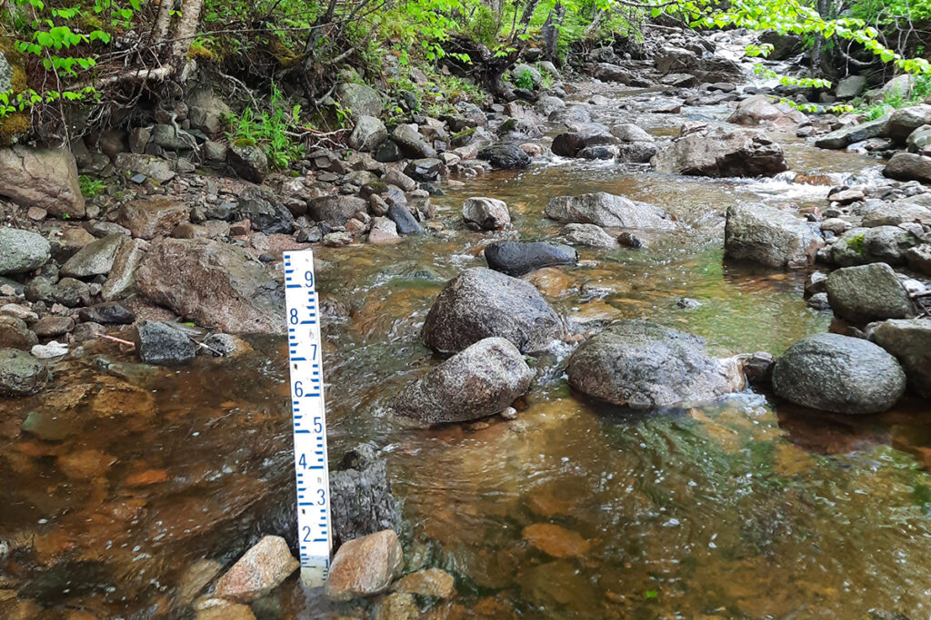 Measuring water depth in a stream